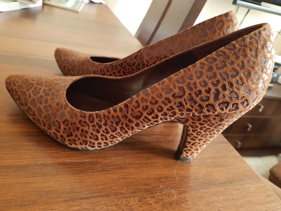 Elegancje buty panterka rozm. 38