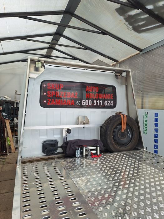 Auto holowanie laweta pomoc drogowa holowanie transport