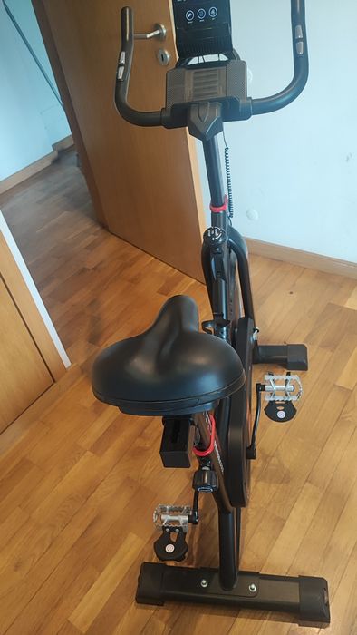 Bicicleta Estática Silenciosa e Ecrã LCD