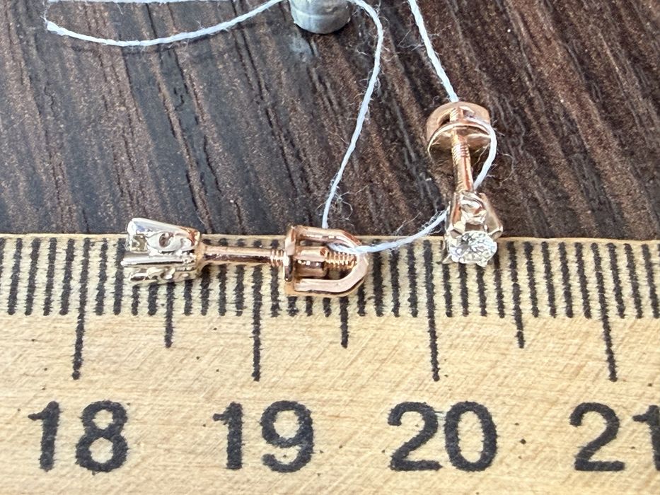 Золоті сережки пусети з діамантами 585 проби розпродаж