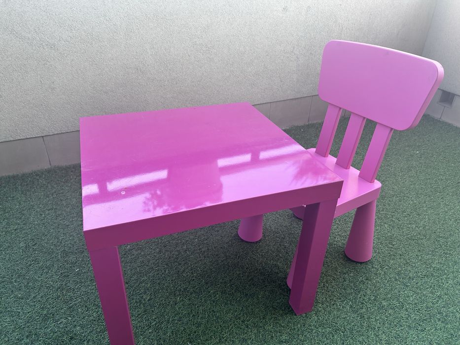 Krzesełko mammut i stolik lack Ikea dla dziecka różowy