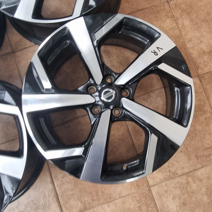 Диски Nissan R19 5x114.3 7j ET40 ЦО66.1 оригінал