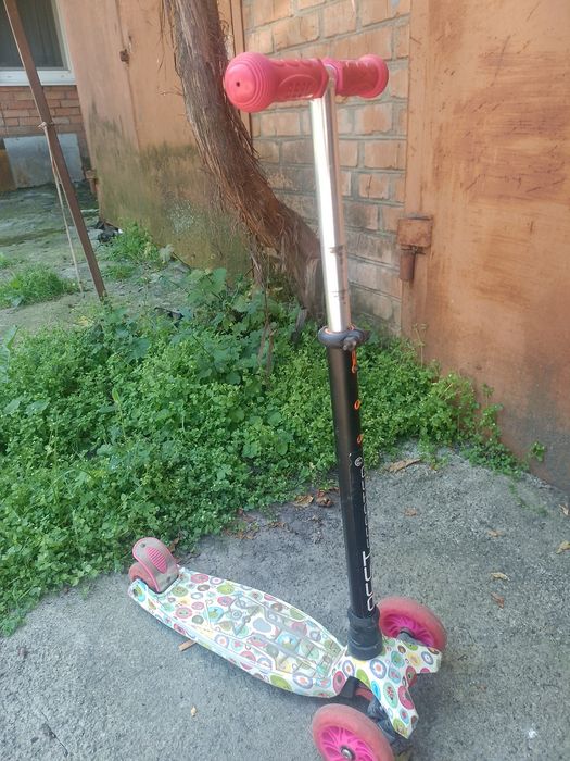 Дитячий самокат.
