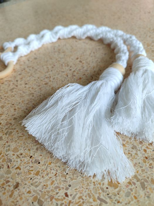 Prende cortinados macramé