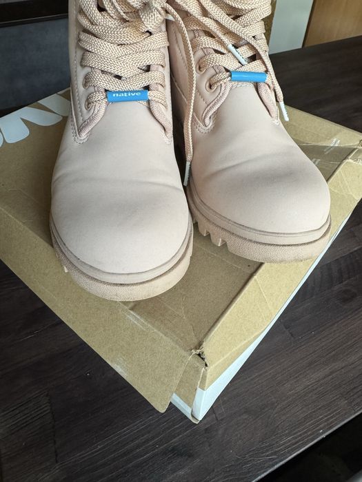 Чоботи Native.