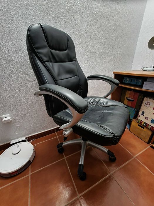 Secretária e cadeira