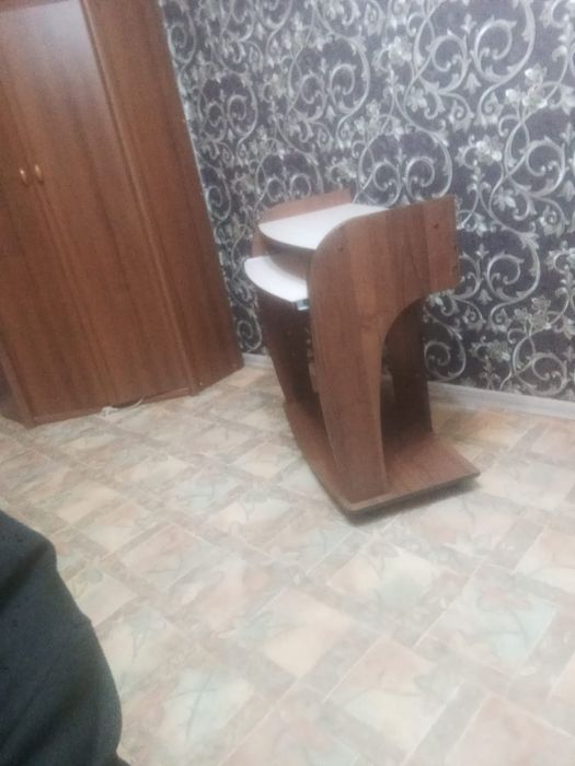 Столик компьютерный.
