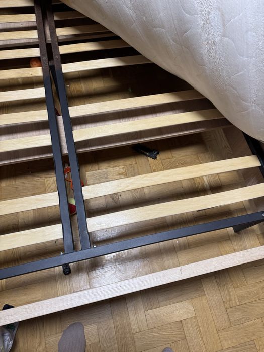 Кровать двуспальная с матрасом