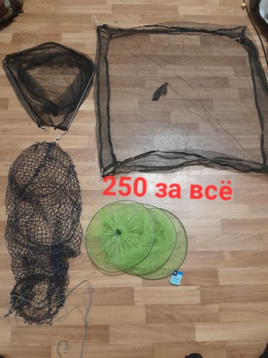 Куча рыбацких снастей 2