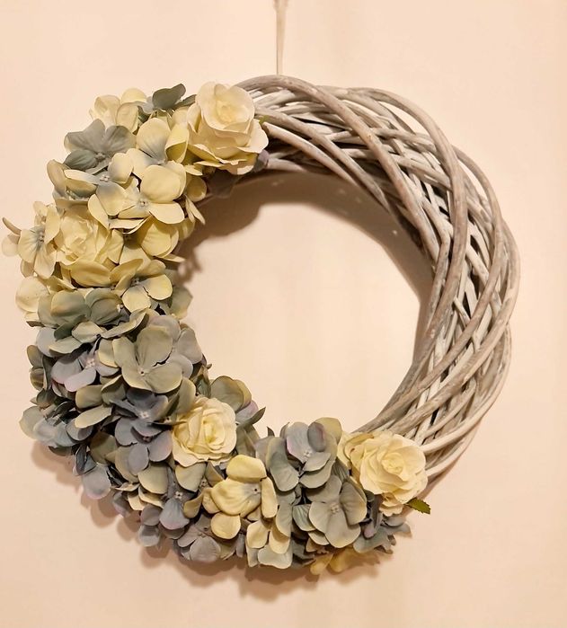 Wianek kwiatowy na drzwi , 35 cm