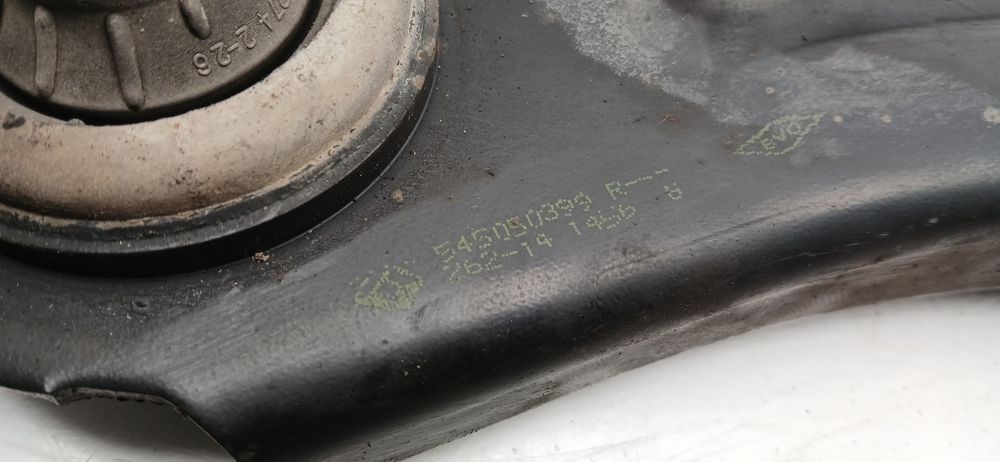 Braço de suspensão frente esquerdo RENAULT Clio IV (BH_)