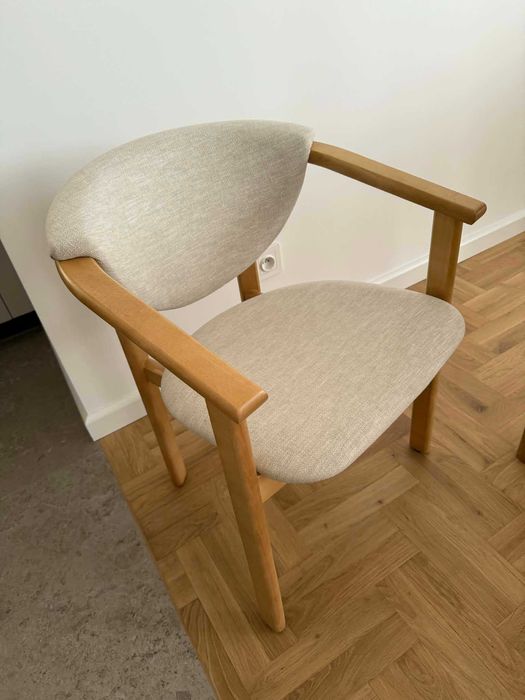 Krzesła drewniane nowe tapicerowane beżowe