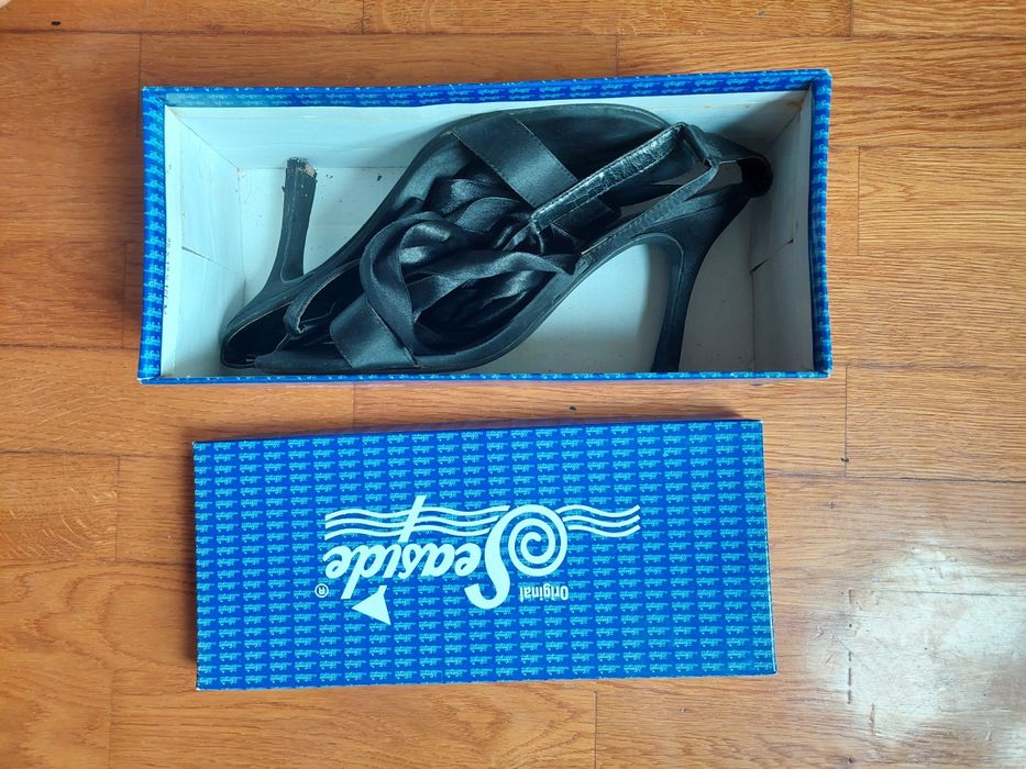 Sapatos altos pretos, Seaside