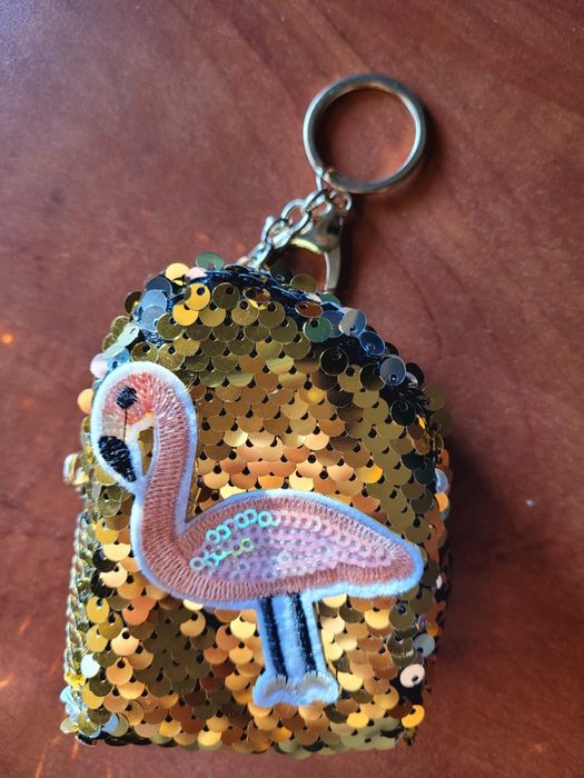 Złoty breloczek, mini portfelik z flamingiem