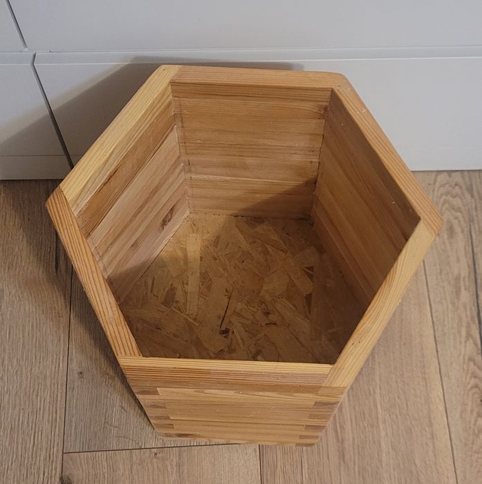 Donica drewniana sześciokątna