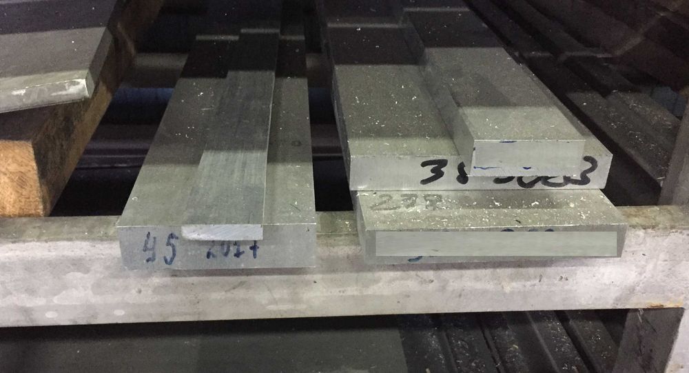 алюминиевый листы  1х2  1,25х2,5  1,5х3   є гладкий кусочки від4-17мм