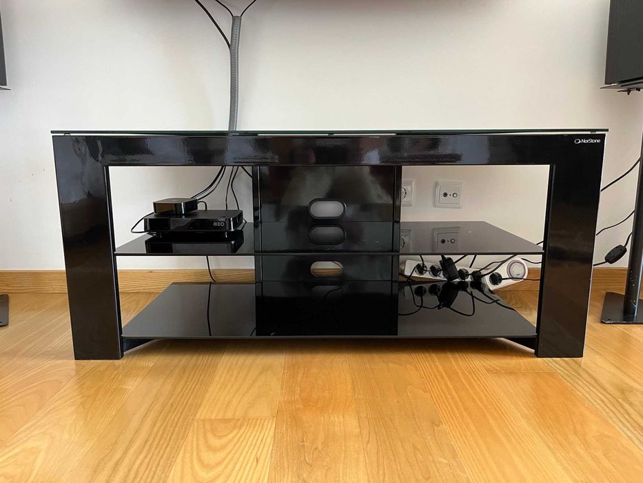 Móvel TV e Áudio em metal e vidro temperado - NorStone
