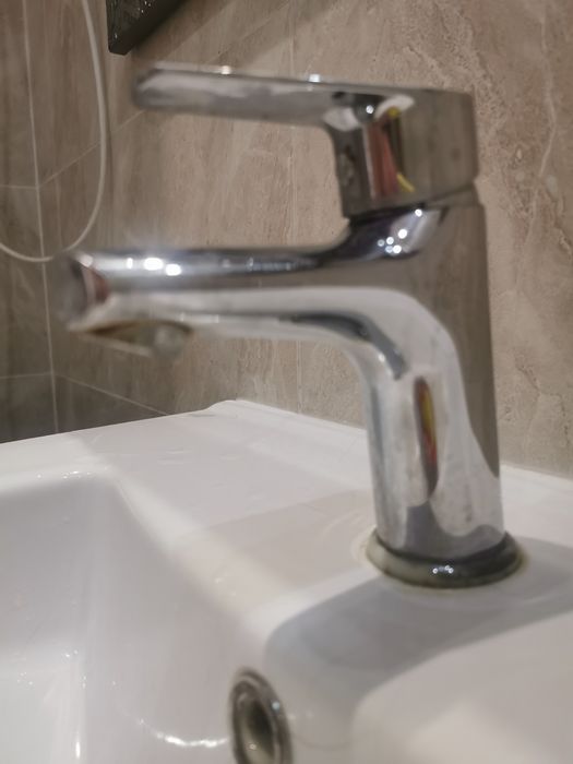 Умывальник, тумба, Смеситель в ванную