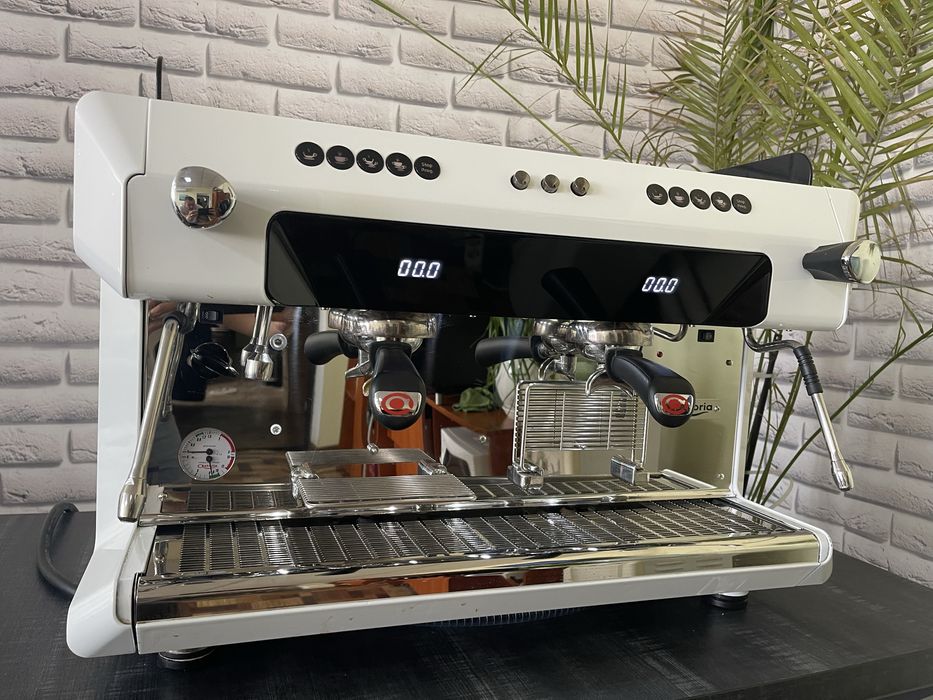 Кавова машина асторія коре 2022 рік стан наближений  до нового