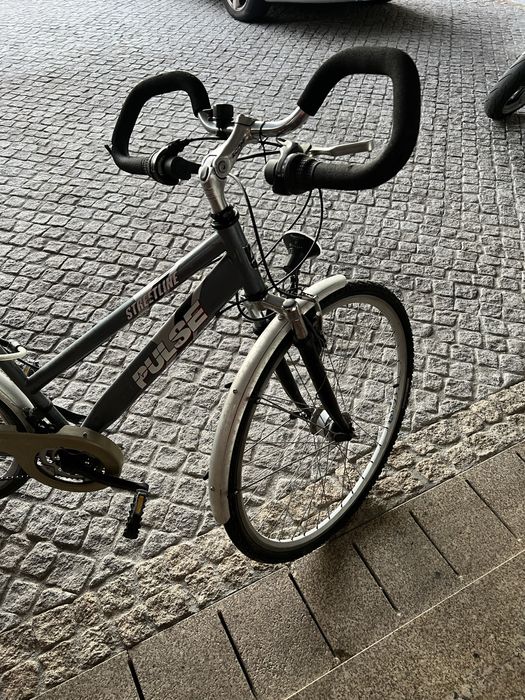 Bicileta Pulse cinzenta