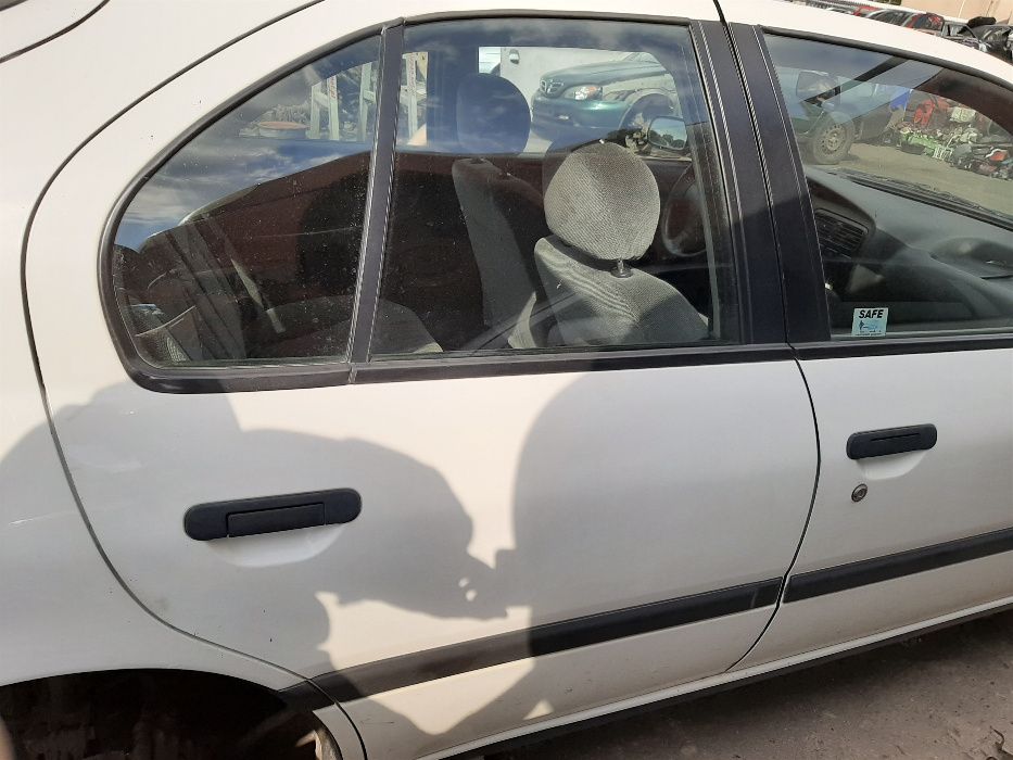 Nissan Primera P10,5d 1.6 16V Drzwi prawe tylne