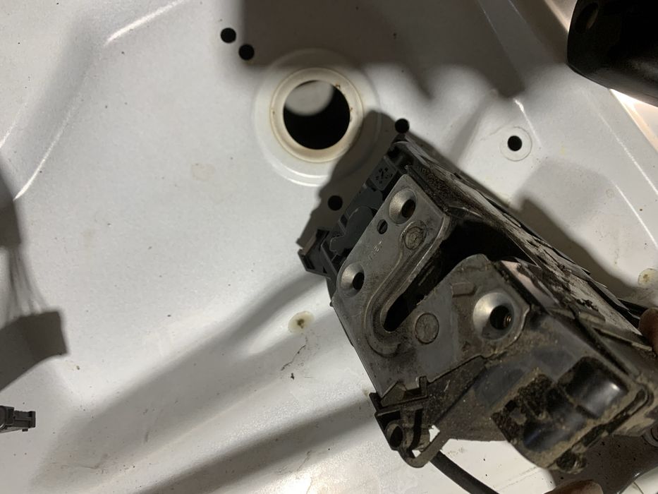 Fechadura fecho porta direita Renault Megane III COUPE