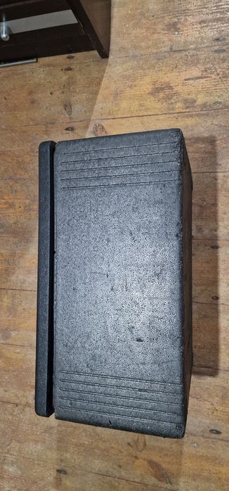 Caixa térmica usada