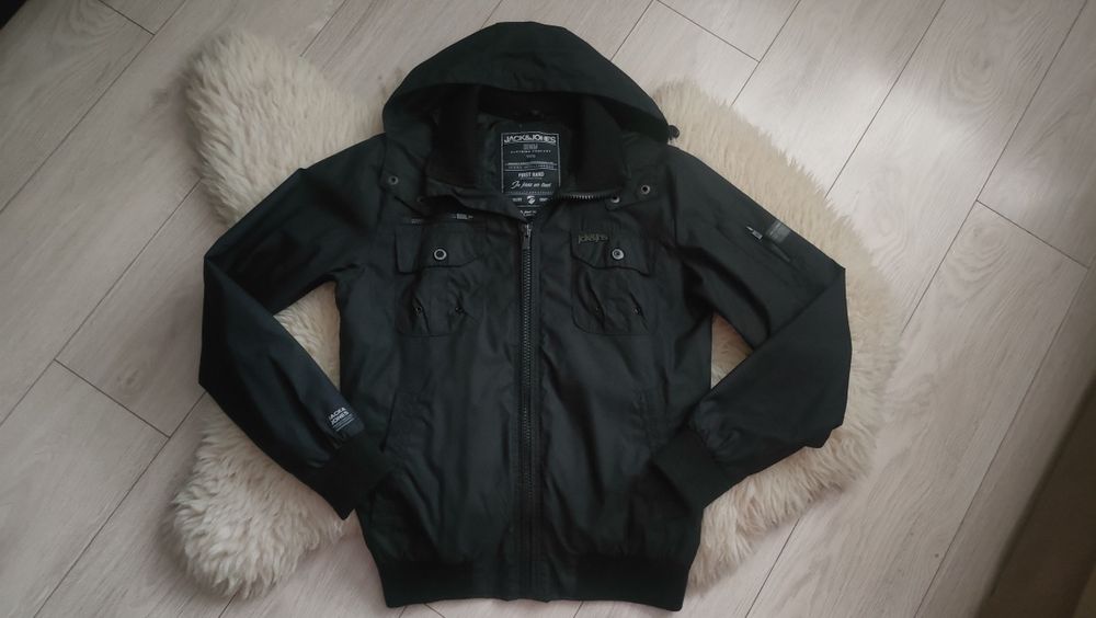 Czarna kurtka przejściowa męska Jack&Jones, r. S