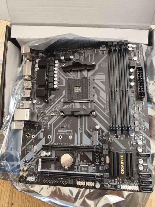 Материнська плата Gigabyte b450m ds3h AM4 socket