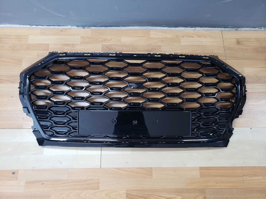 Решітка радіатора на audi q5 Q5  2020-2023год RS стиль Full Black