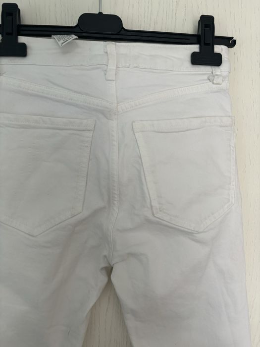Biale spodnie jeansowe zara