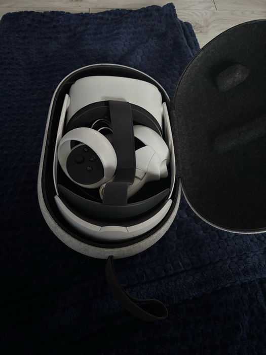 Okulary VR Oculus meta quest 2 z grami i akcesoriami stan-bardzo dobry