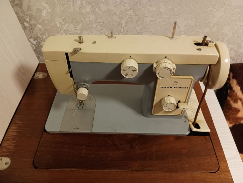 Швейна машинка Чайка 142 М