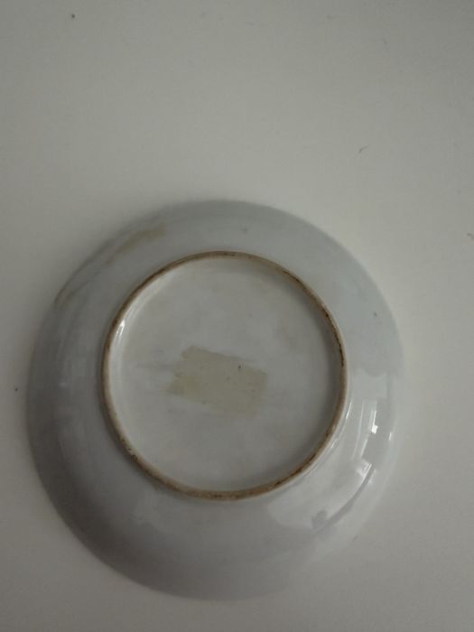 Um par de pratos de porcelana chinesa para exportação