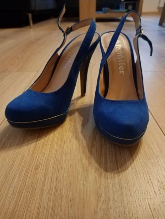 Sandałki na obcasie