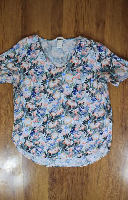 Bluzka H&M r. 36 damska w kwiaty wielokolorowa kr rękaw wiskoza
