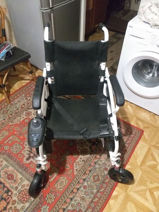 Инвалидная коляска,электрическая