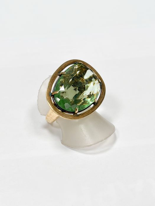 Anel de prata com pedra verde