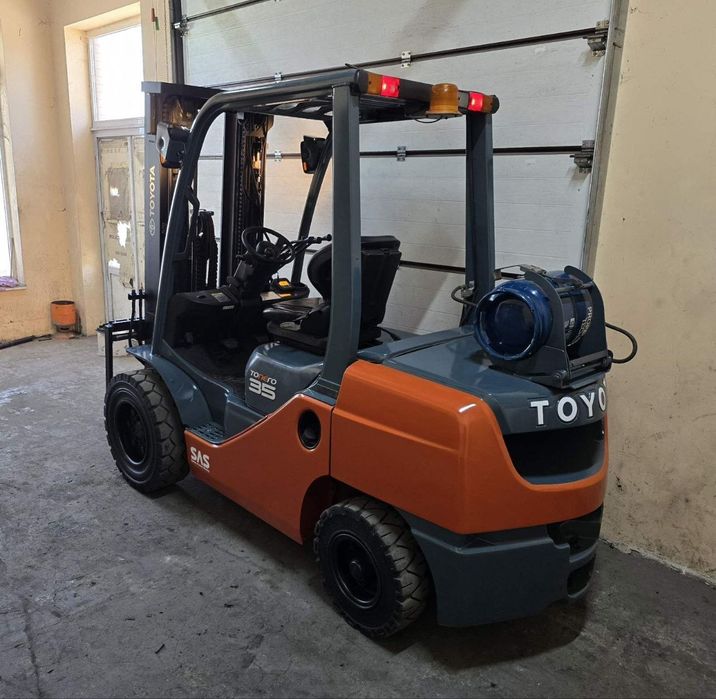 Навантажувач вилковий, газовий 3.5 тонни
Toyota 02-8FGJF35