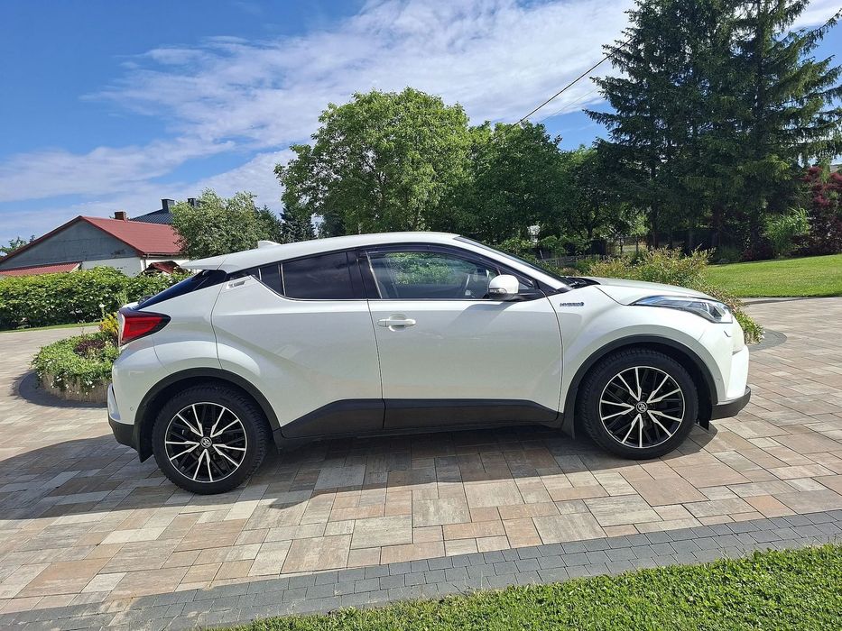 Toyota C-HR 1.8 hybryda, biała perła,kamera, półskóry