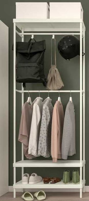 Bengaleiro branco IKEA com estante para sapatos
