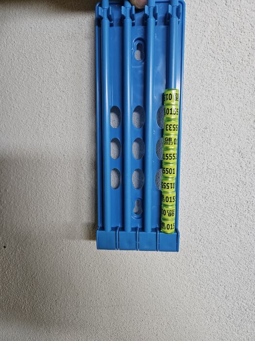 Suporte para anilhas de pombos