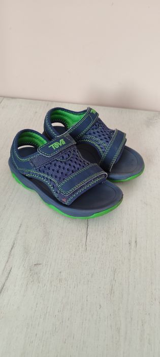 Дитяче літнє взуття Crocs c 8-9 i босоніжки teva