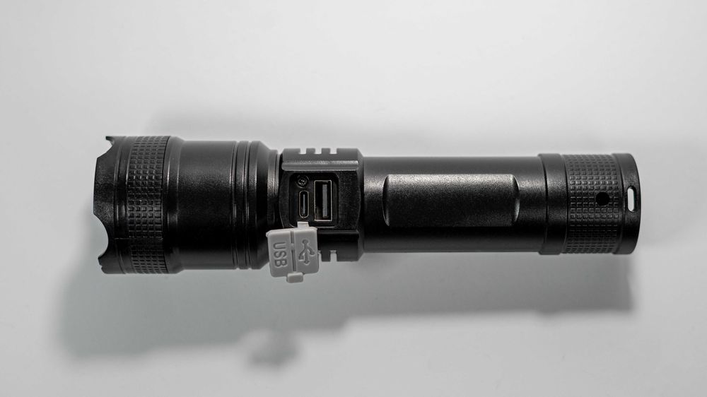 Lekka Mocna Latarka Taktyczna Akumulatorowa Na Prezent USB-C