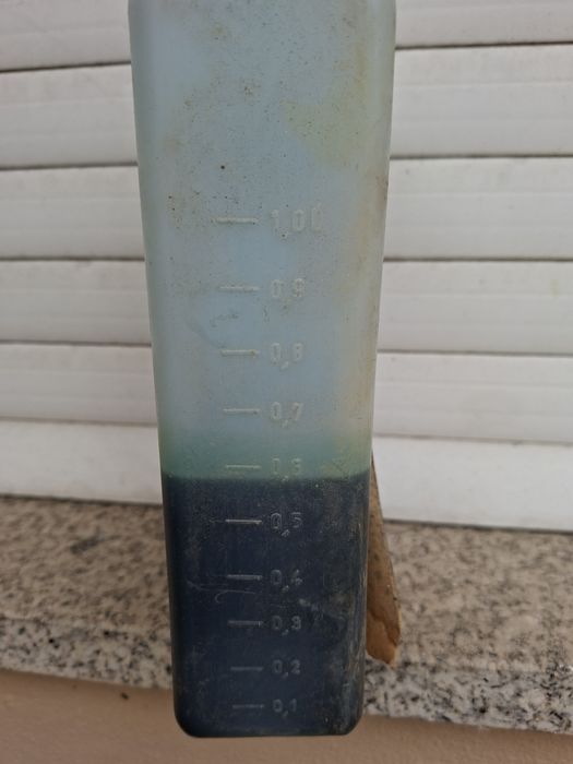 Óleo para mistura de gasolina.