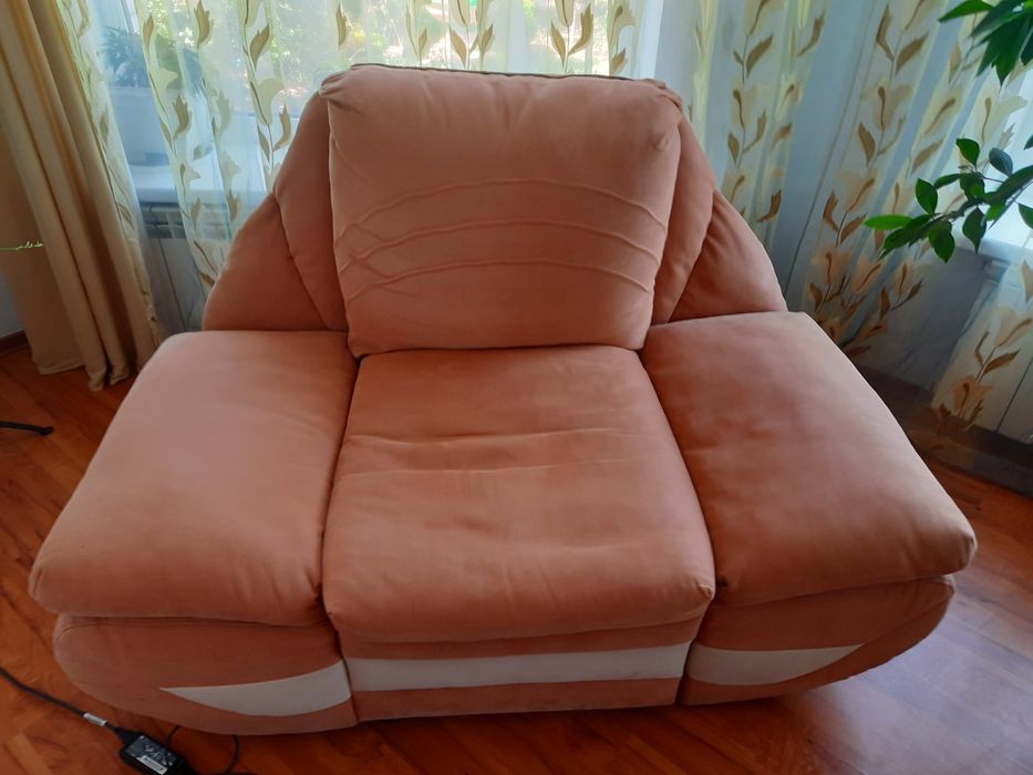 Диван и два кресла