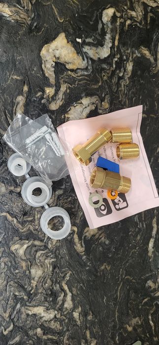 Zupełnie nowy śrubunek z przepływowego podgrzewacza wody