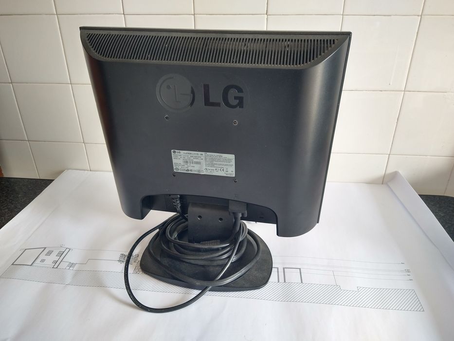 Monitor LG com cabo VGA
