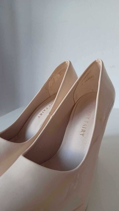 Lakierowane kremowe szpilki Jenny Fairy