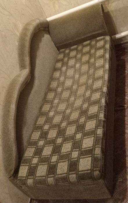 Трюмо з великим дзеркалом